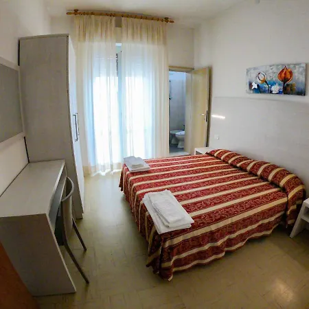 מלון Albergo Donatella 2*